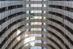 Implementation of tile adhesive Implementation of tile adhesive